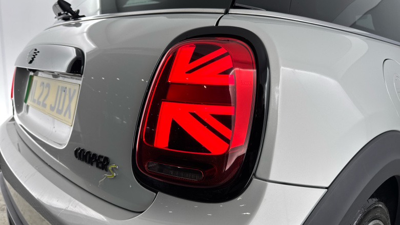 MINI Hatchback 135kW Cooper S Level 2 33kWh 3dr Auto Electric Hatchback